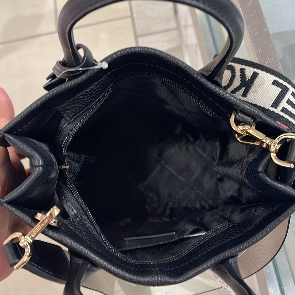 MICHAEL KORS
Mirella Small Pebble Leather Crossbody Bag
Black 
NWT - Picture 14 of 16